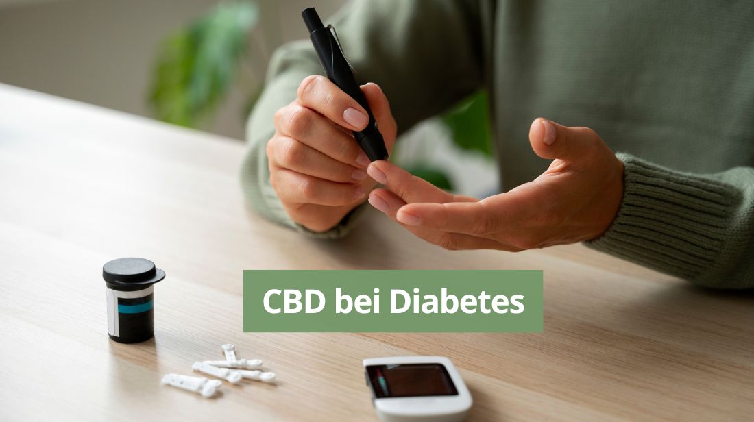 CBD bei Diabetes. Im Beitragsbild sticht sich ein Mann mit einem Stift in den Mittelfinger, um den Blutzucker zu messen.