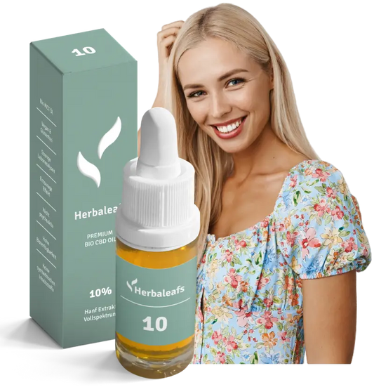Frau mit einer Flasche Bio-CBD-Öl 10% Vollspektrum.